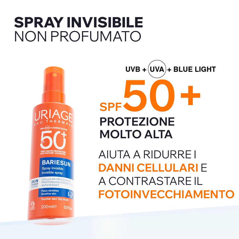 Flacone spray arancione con erogatore bianco. Protezione solare SPF 50+, spray invisibile.
