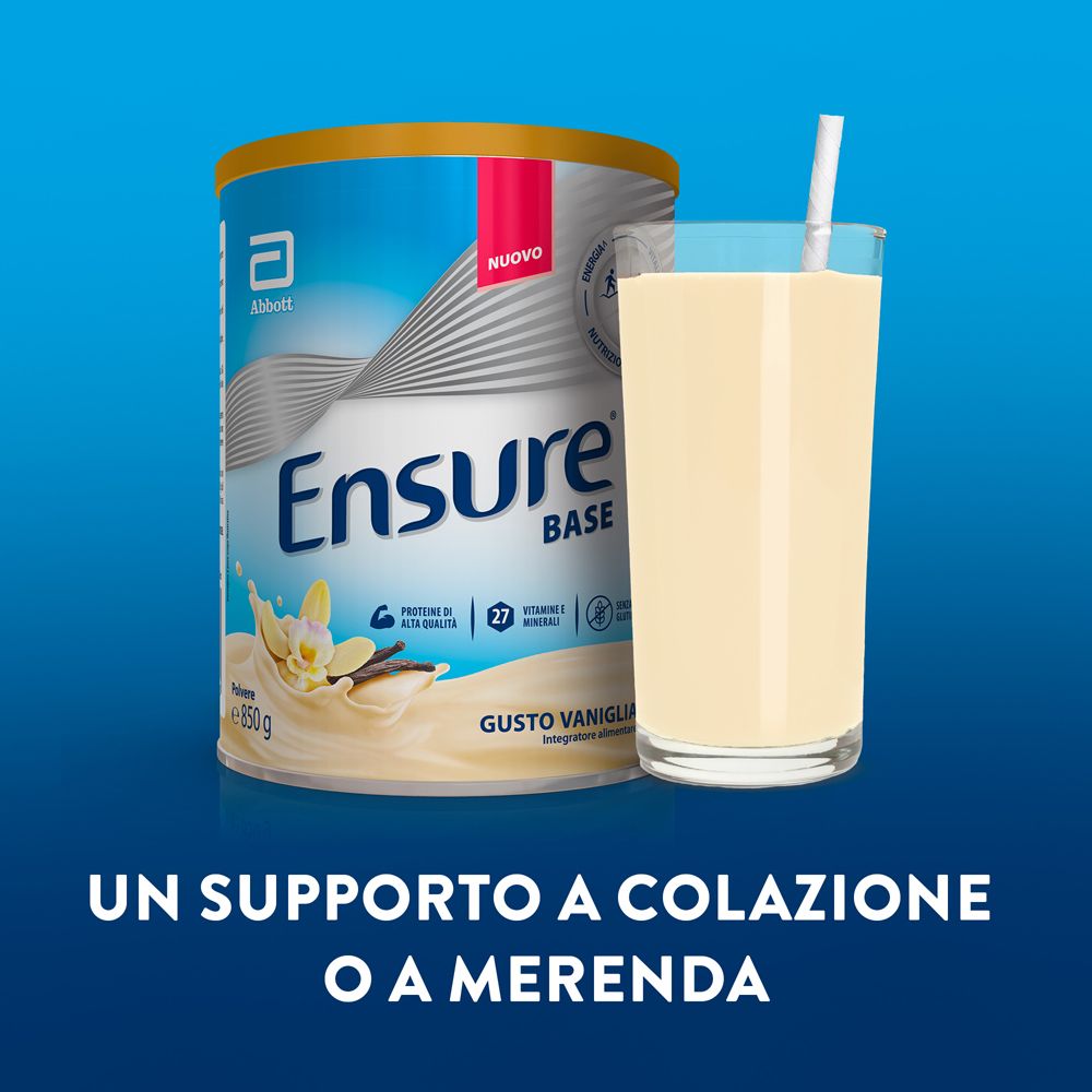 Lattina Ensure Base Vaniglia e un bicchiere di frullato con cannuccia. Per colazione o merenda.