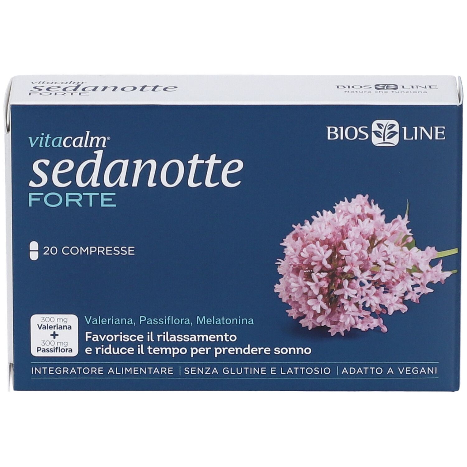 Scatola blu e bianca con nome del prodotto e immagine floreale. Contiene 20 compresse. Testo: 'Vitacalm Sedanotte Forte'.