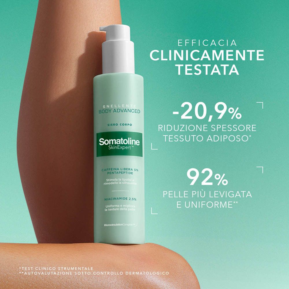 Flacone con erogatore accanto a una gamba. Somatoline SkinExpert Body Advanced Siero Corpo.
