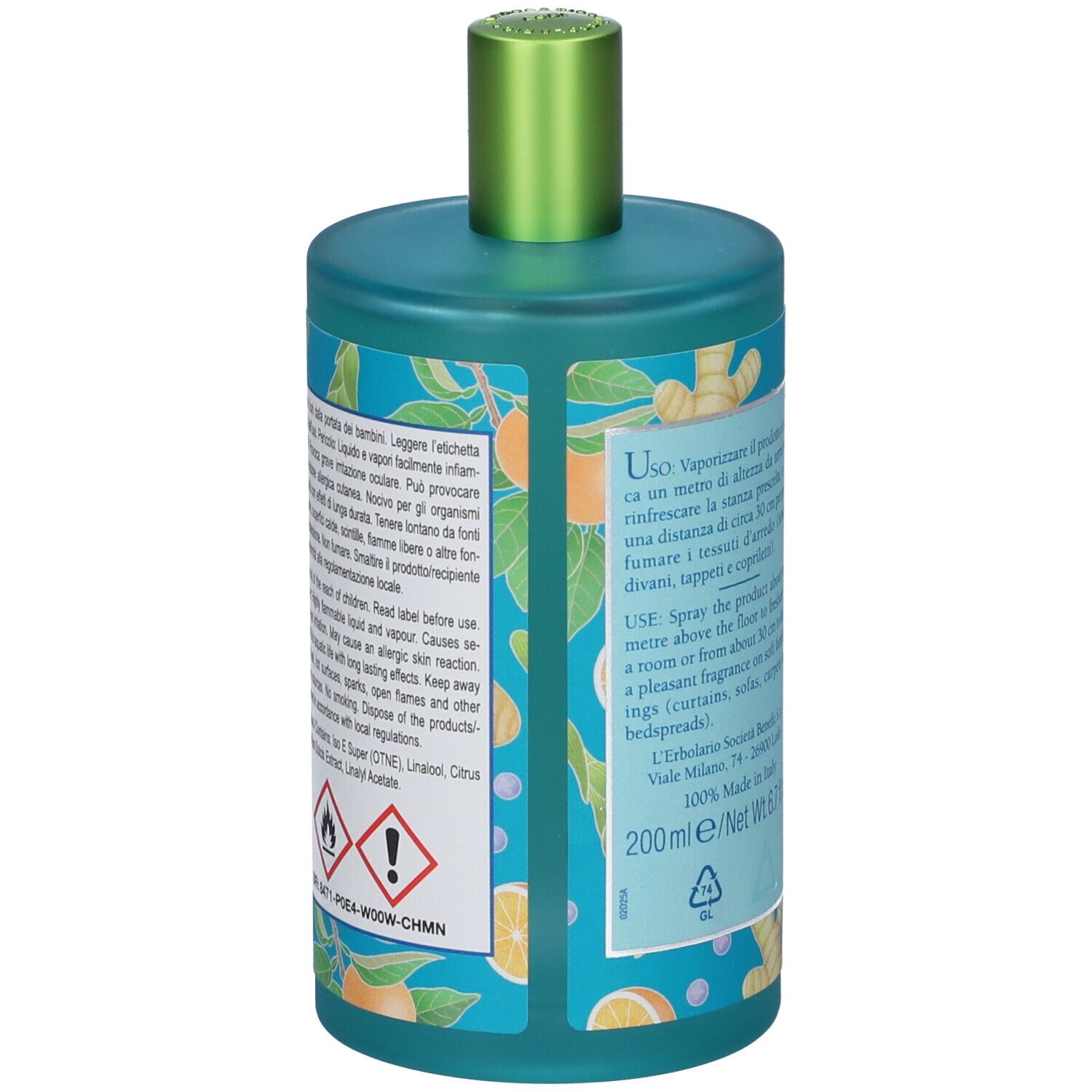 Retro del flacone turchese con tappo verde. Testo: istruzioni per l'uso e avvertenze. Decorazione arance e zenzero.