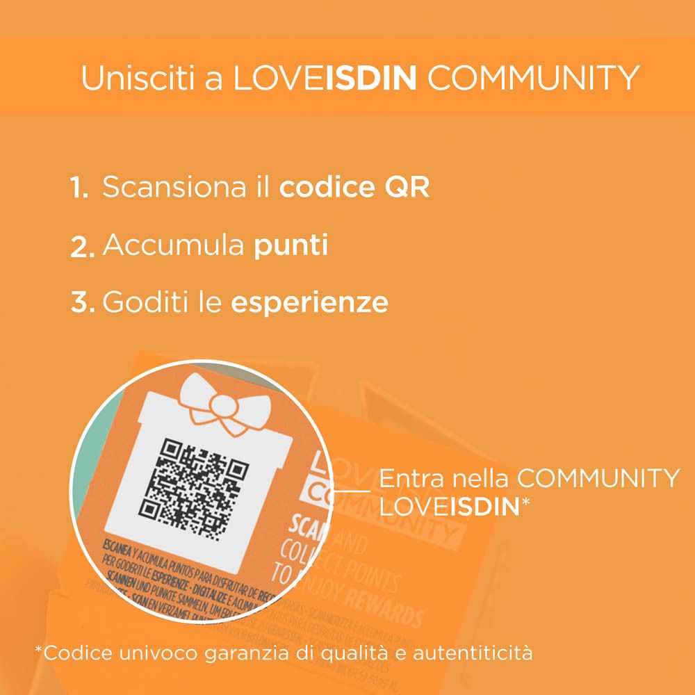 Grafico con codice QR. Testo: Scansiona, accumula punti, goditi le esperienze. LOVEISDIN COMMUNITY.