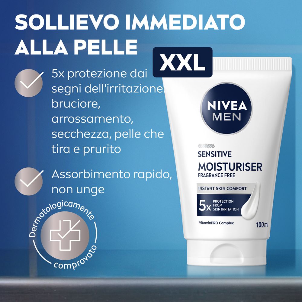 Tubo bianco NIVEA MEN SENSITIVE MOISTURISER. Testo: 5x protezione dalle irritazioni cutanee. Indicazione XXL. Dermatologicamente testato.