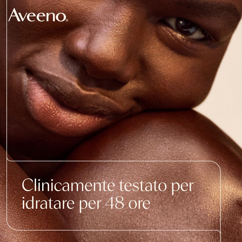 Primo piano di una donna appoggiata a una spalla. Testo: Testato clinicamente per idratare per 48 ore.