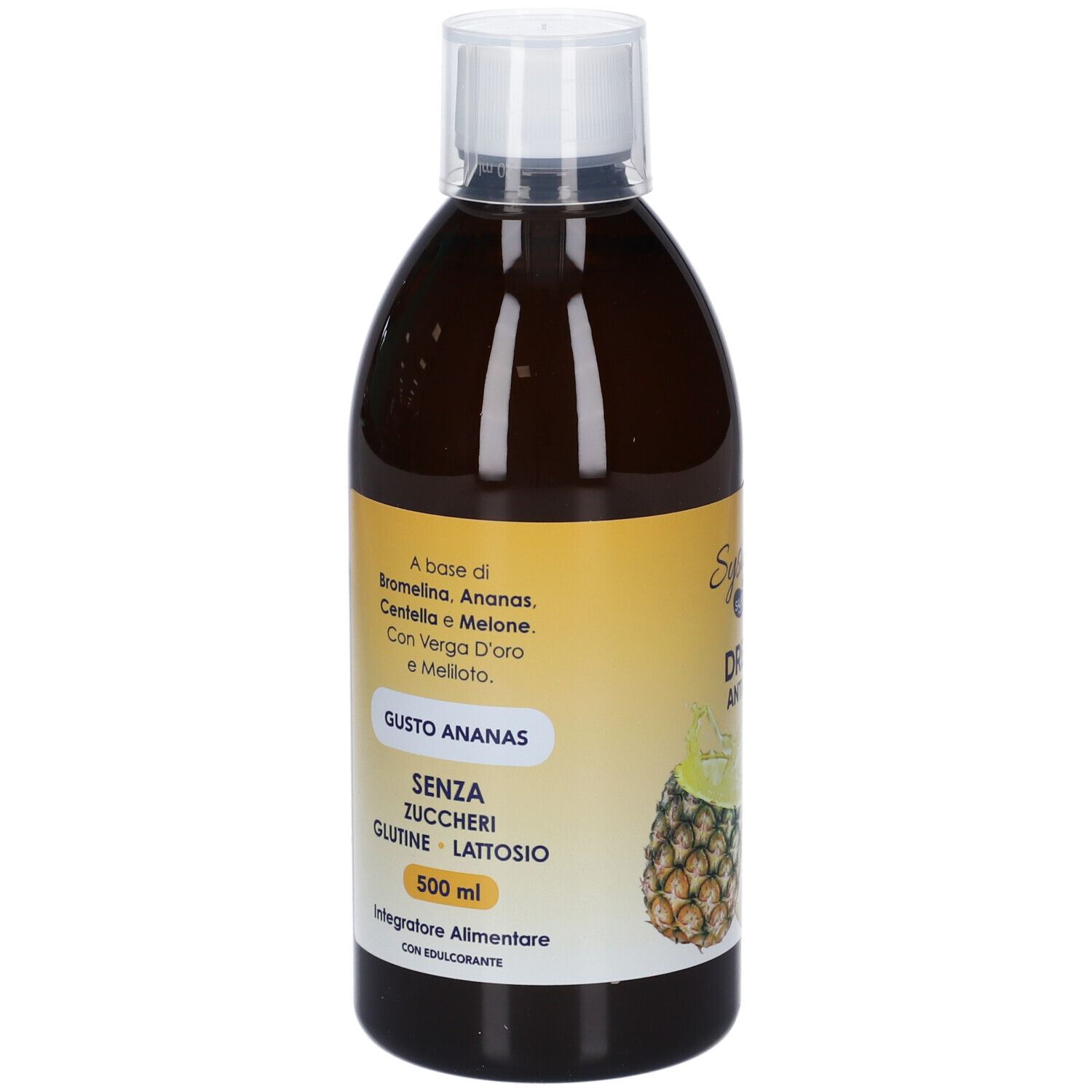 Liquido marrone in bottiglia. Etichetta con nome prodotto, ingredienti e gusto. 500 ml.
