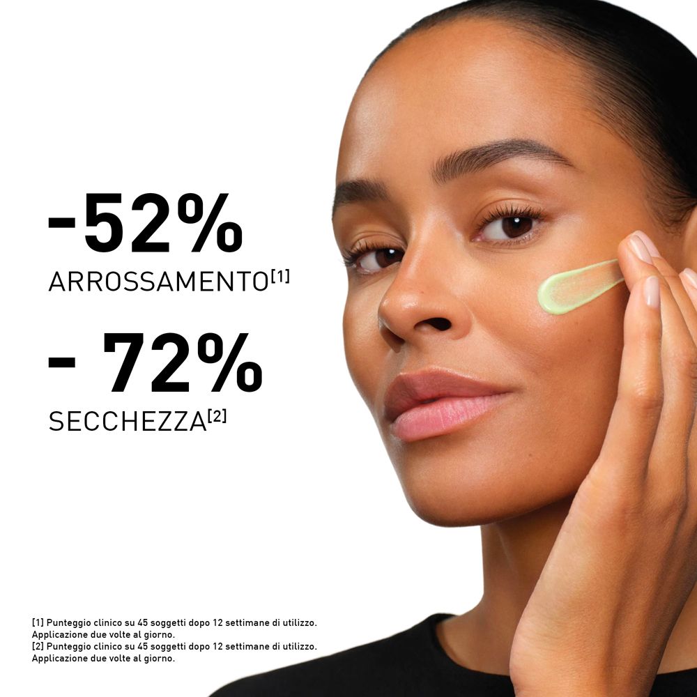 Donna applica crema verde. Testo: -52% rossore, -72% secchezza. Su sfondo bianco.