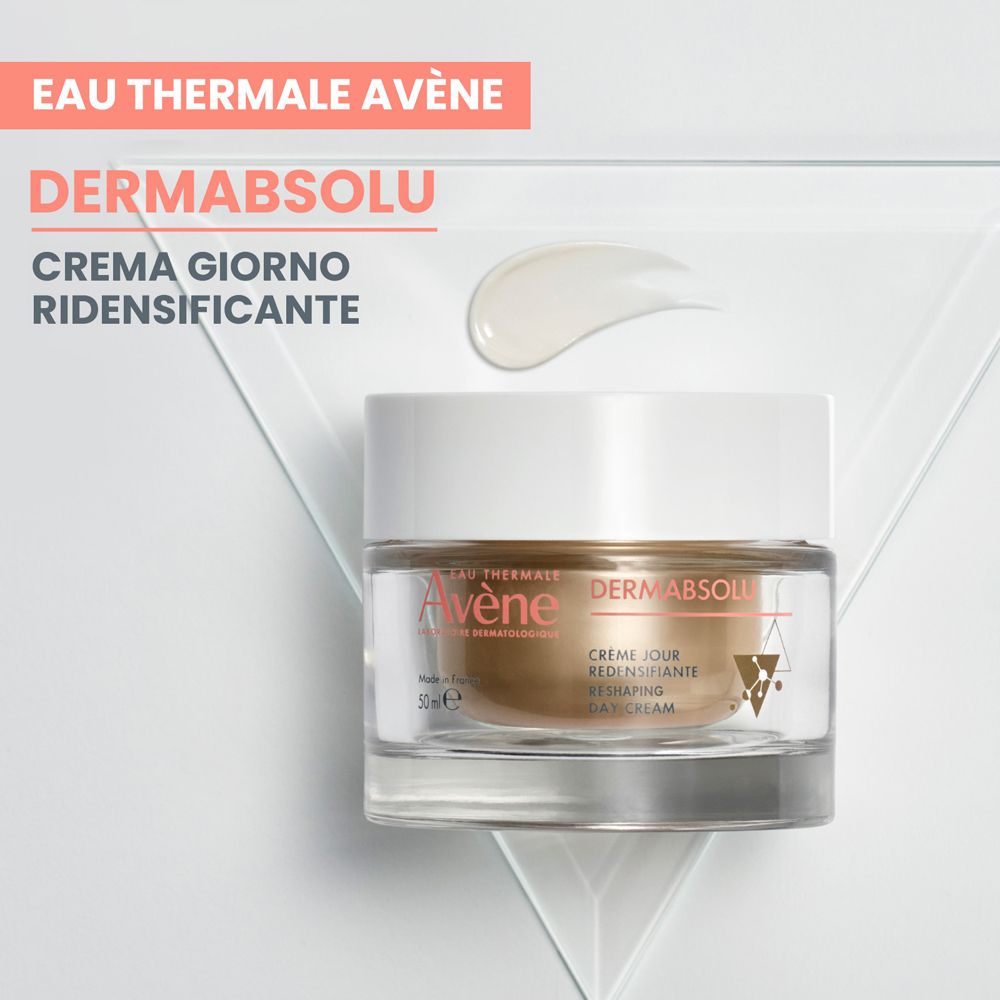 Crema giorno Avène Dermabsolu in vaso di vetro, con una striscia di crema accanto. Etichetta e testo prodotto.