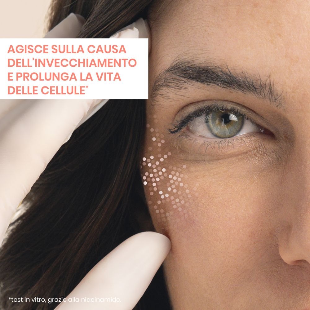 Crema applicata sulla pelle per rigenerare la pelle.