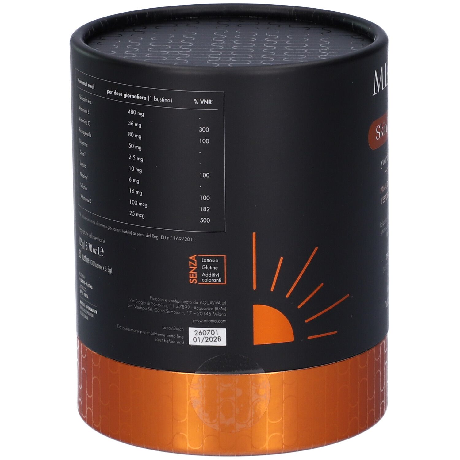 Retro della confezione con informazioni nutrizionali. Sfondo nero, dettagli arancioni.