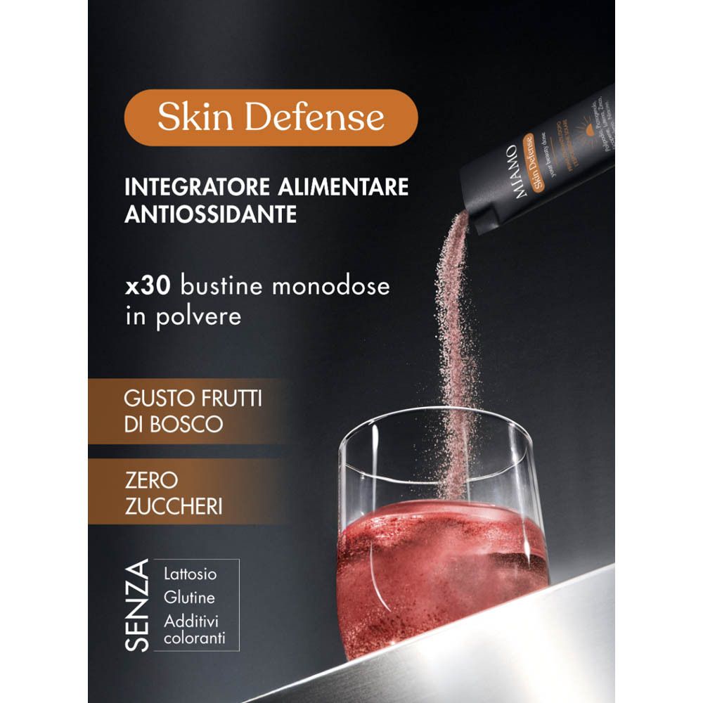 Prodotto versato in un bicchiere. Testo: Skin Defense, x30 bustine, gusto frutti di bosco, senza zuccheri, lattosio, glutine, coloranti.