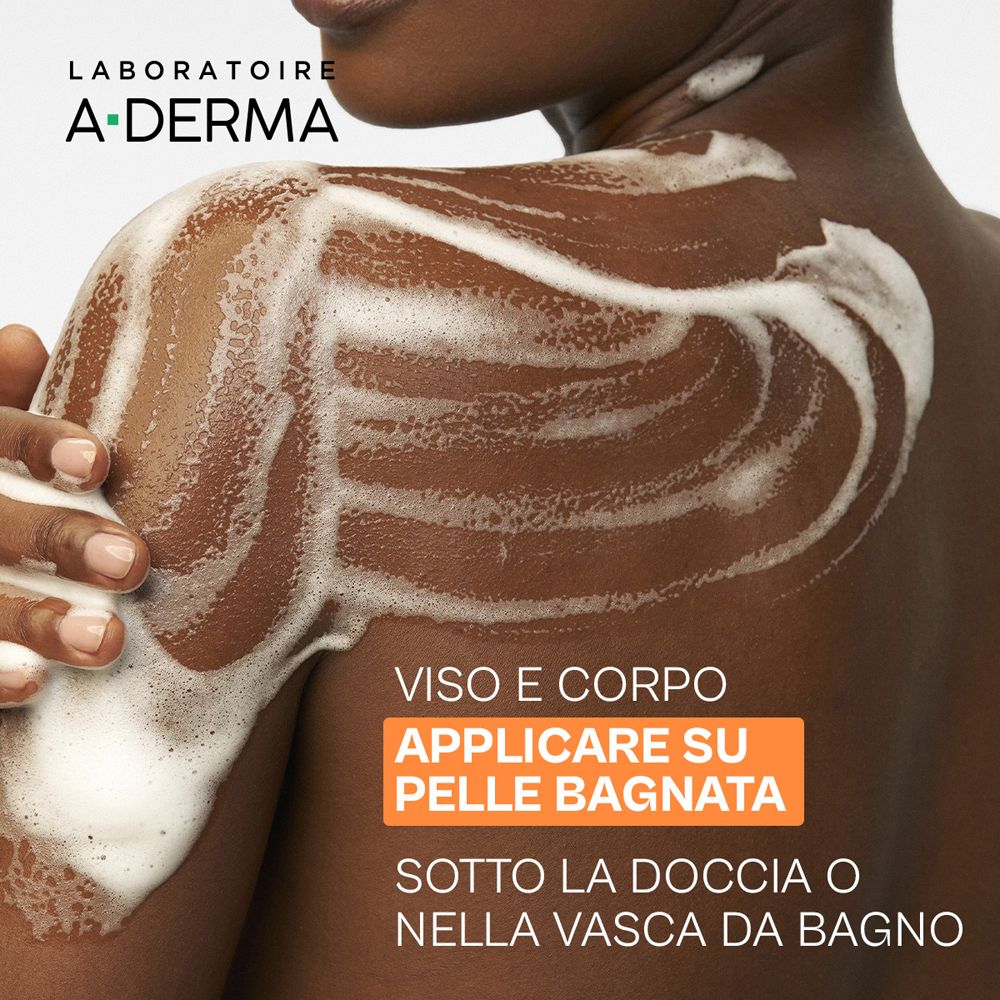 Donna che si lava con schiuma. Testo: Viso e Corpo, Applicare su pelle bagnata. Logo A-Derma. Sfondo nero.