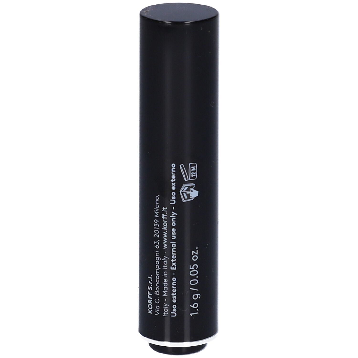 Stick correttore nero Korff. Scritta: 1,6 g / 0,05 oz. Informazioni su produzione e utilizzo. Tappo nero.