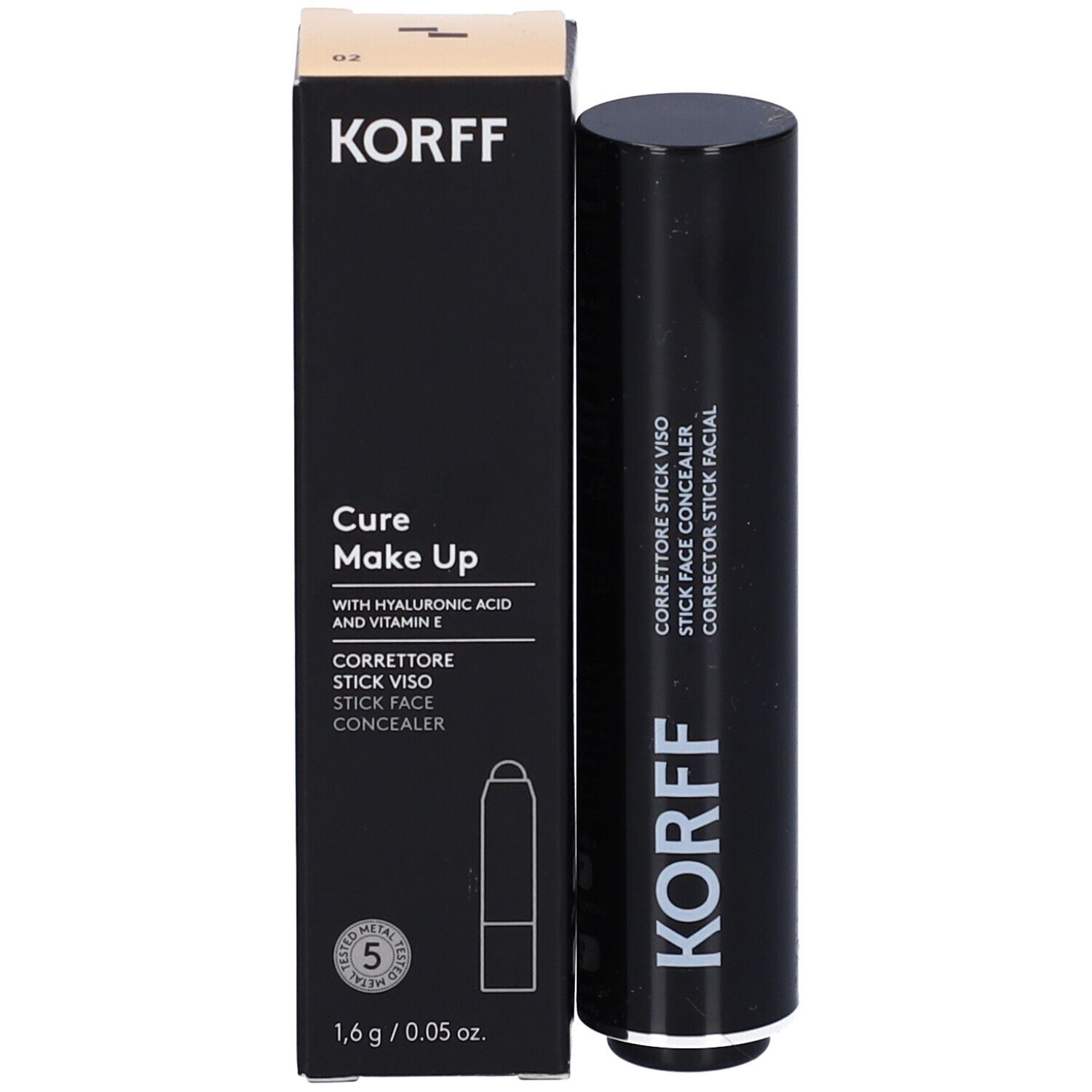 Korff Make Up Correttore Stick con confezione. Scatola nera con prodotto e scritta: Cure Make Up, 02. Prodotto nella scatola.