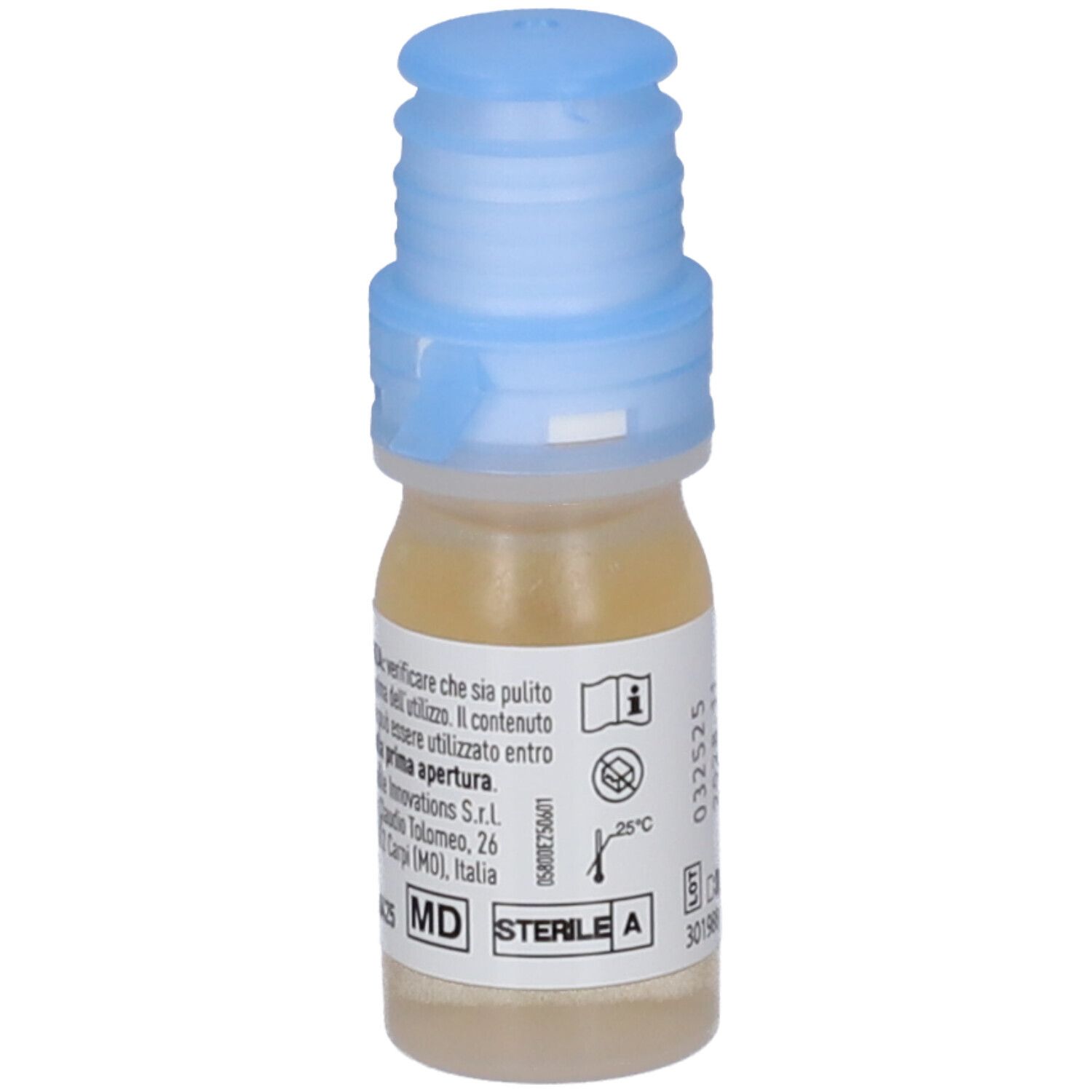 Flacone piccolo con tappo blu. Scritta: AFOMILL ALLERGY, Gocce Oculari, flacone 10 ml, SENZA CONSERVANTI. Etichetta con informazioni.