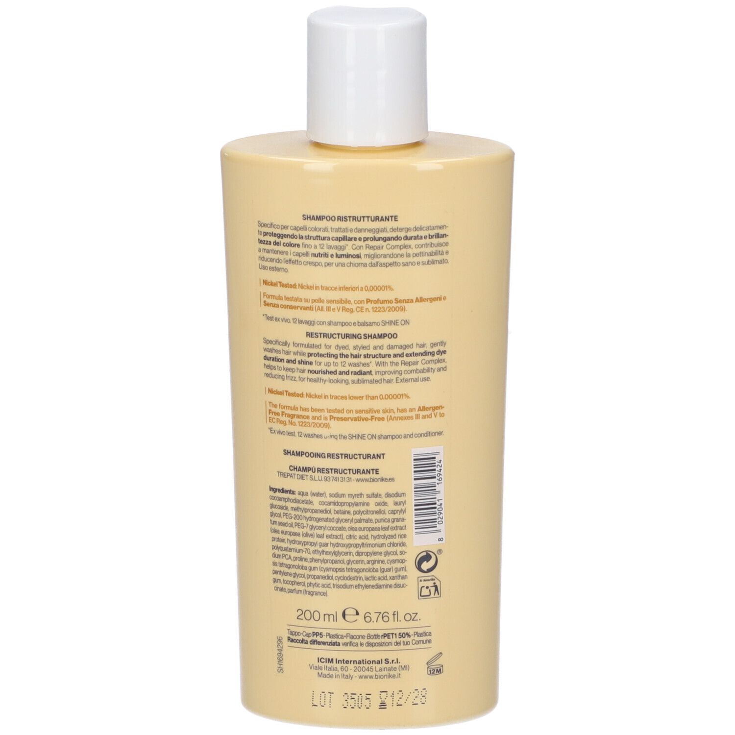 Retro di un flacone di shampoo beige con tappo bianco. Testo e informazioni sul prodotto. 200 ml.