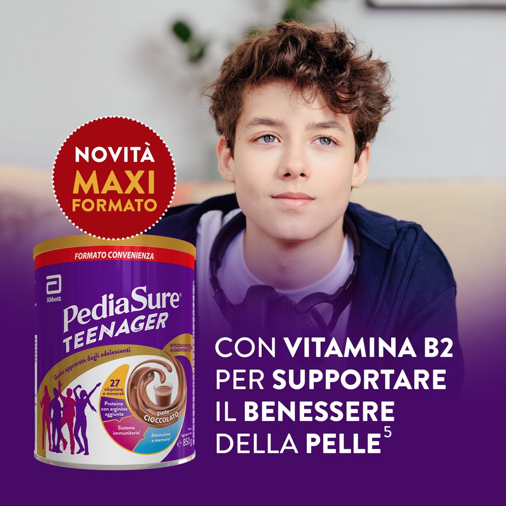 PediaSure Teenager al cioccolato in polvere in lattina, con ragazzo.