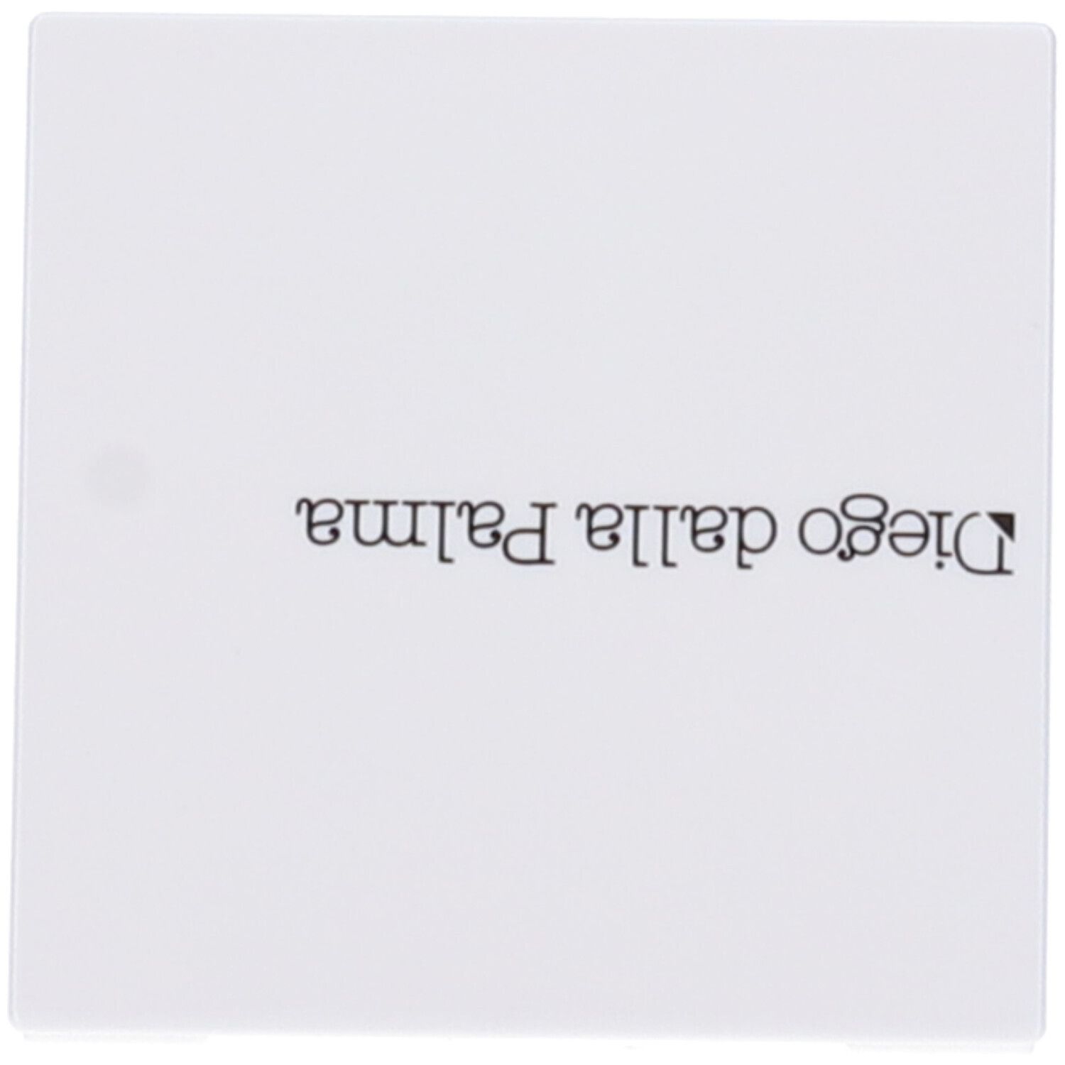 Confezione quadrata bianca con il marchio Diego dalla Palma.