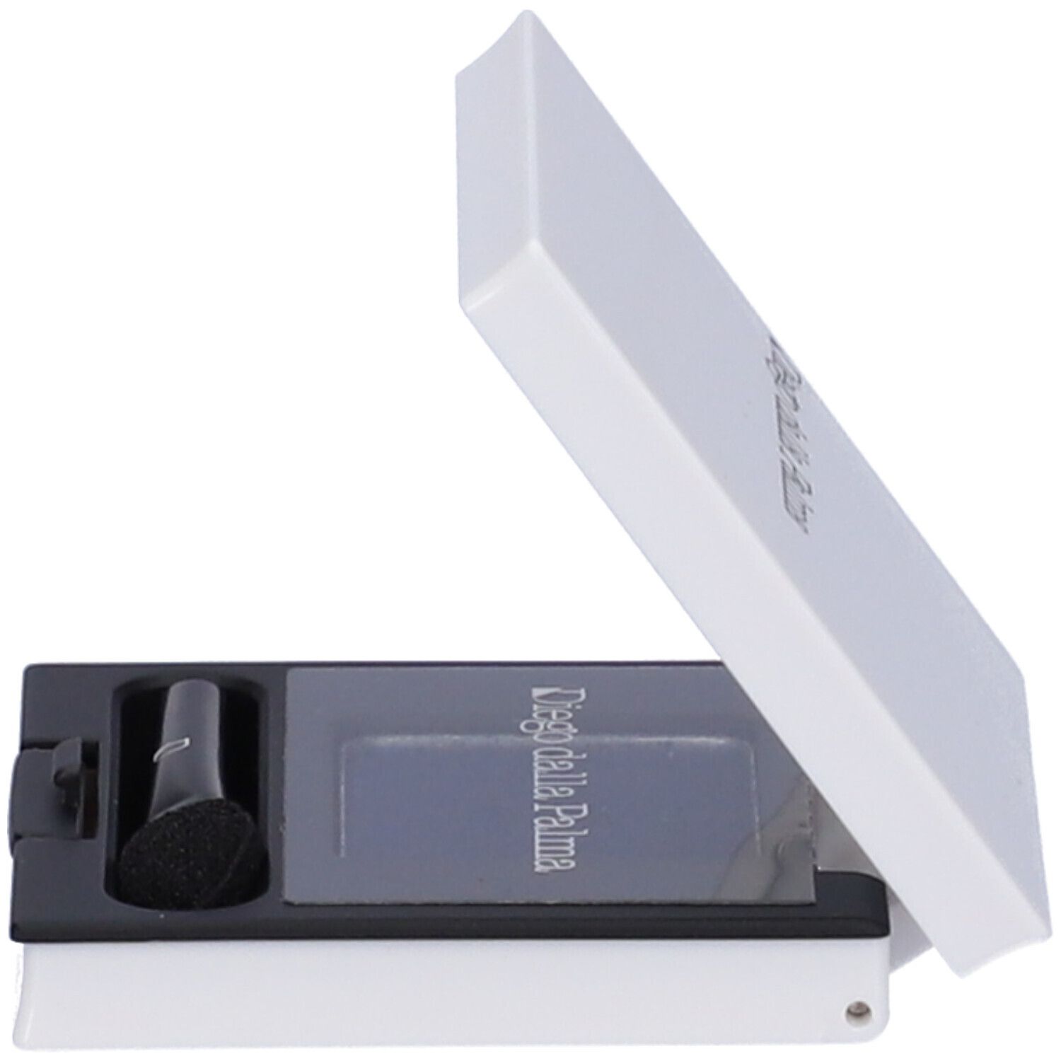 Contenitore bianco con ombretto blu. Marchio: Diego dalla Palma. Applicatore e spugnetta neri.