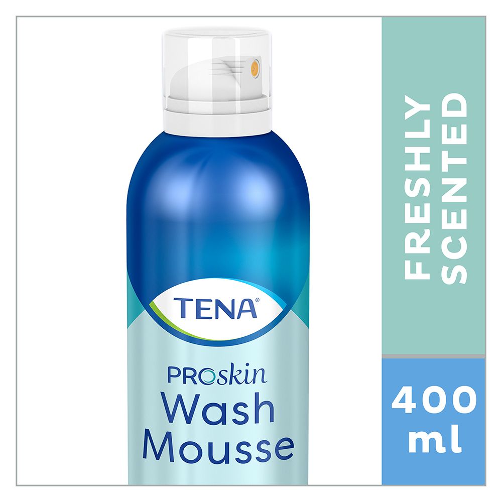 Primo piano del flacone TENA ProSkin Wash Mousse. Blu e bianco, con testo: profumo fresco, 400 ml.
