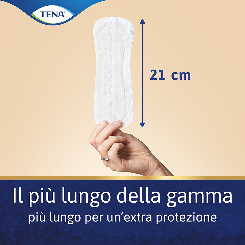Assorbente bianco, lungo 21 cm, tenuto in mano. Testo: Il più lungo della gamma.