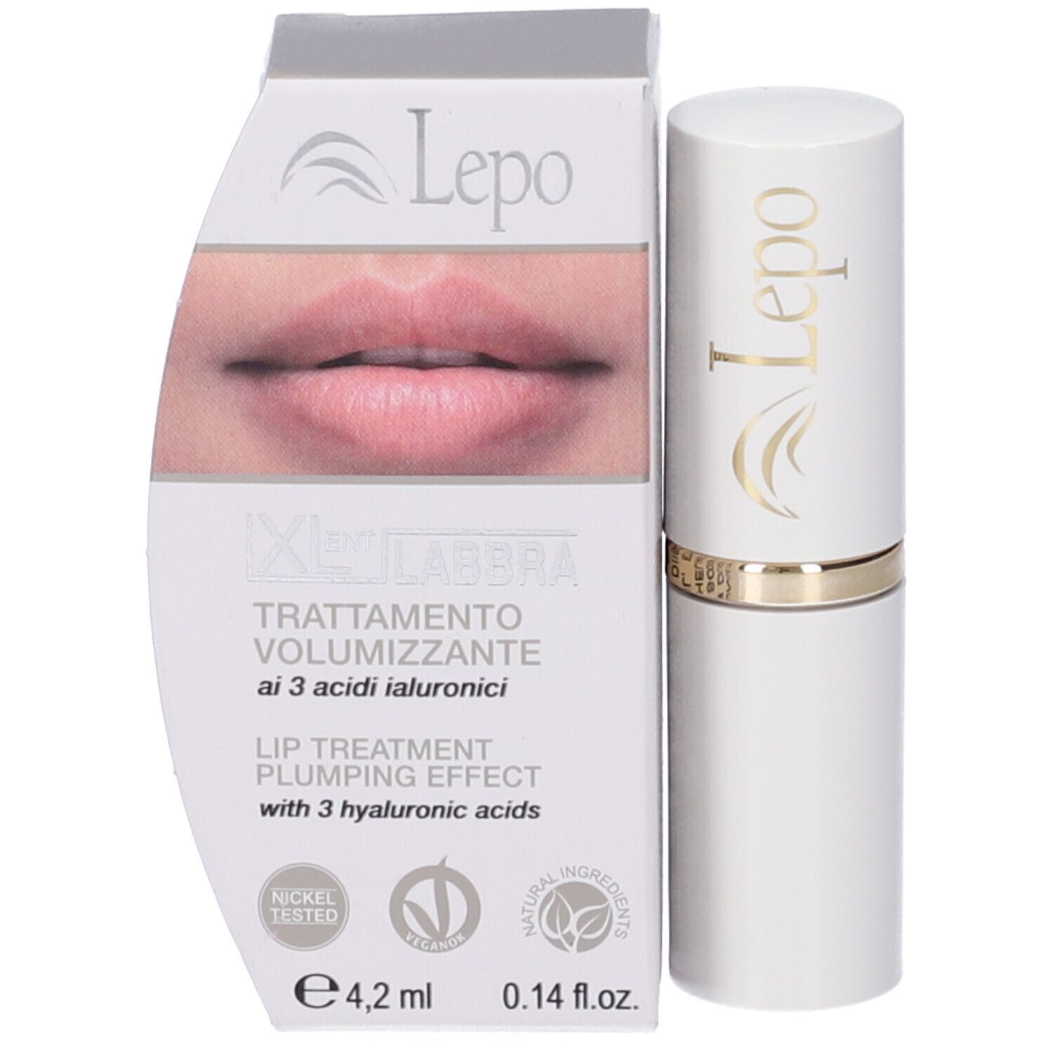 Trattamento labbra e rossetto. Confezione con immagine e testo. Rossetto bianco, anello dorato.