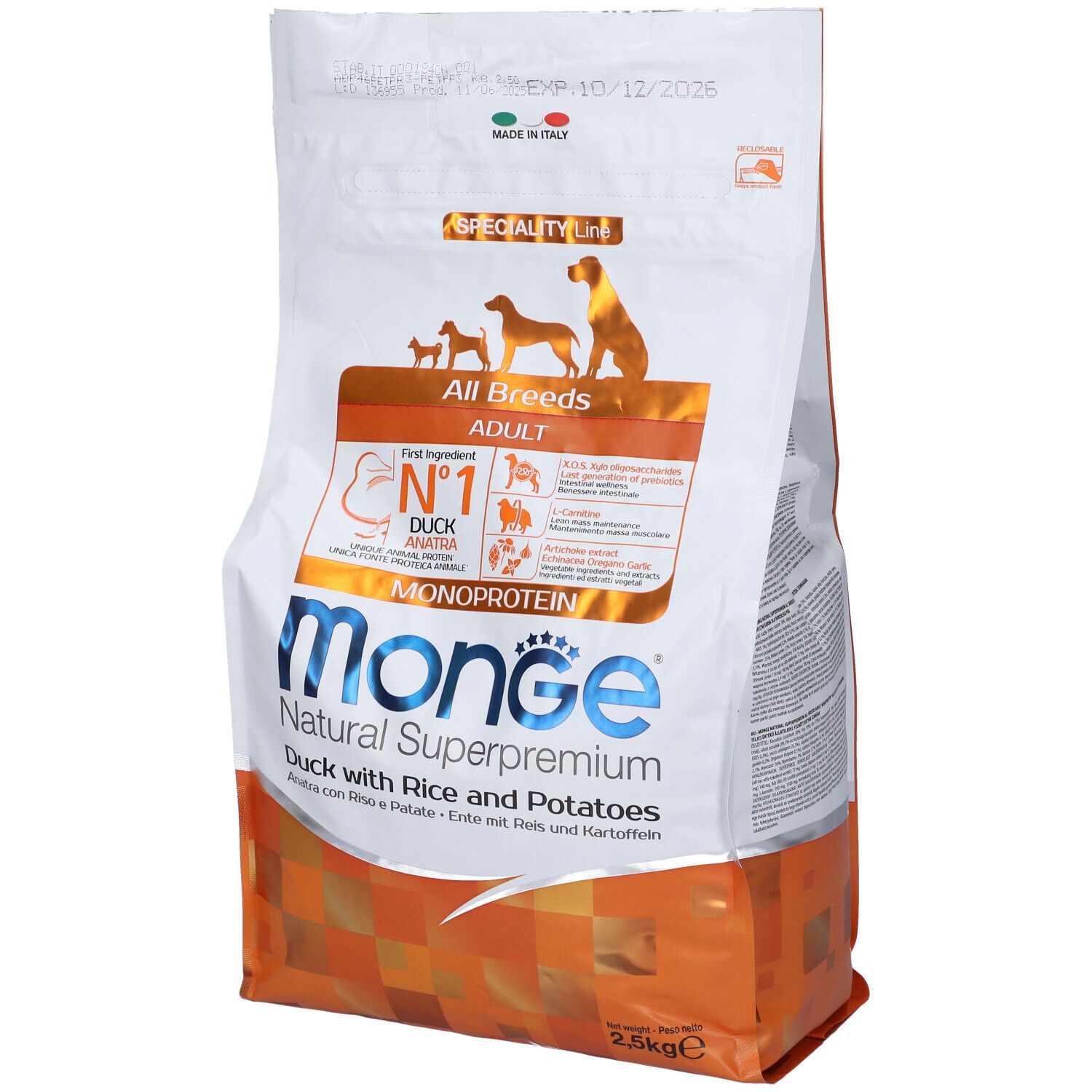 Sacchetto di cibo per cani. Scritto: Monge, Natural Superpremium, Anatra con riso e patate. 2,5 kg. Immagine di cani.