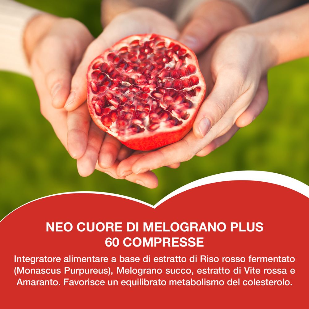 Mani che tengono una metà di melograno tagliato. Testo in basso: Neo Cuore di Melograno Plus, 60 capsule.
