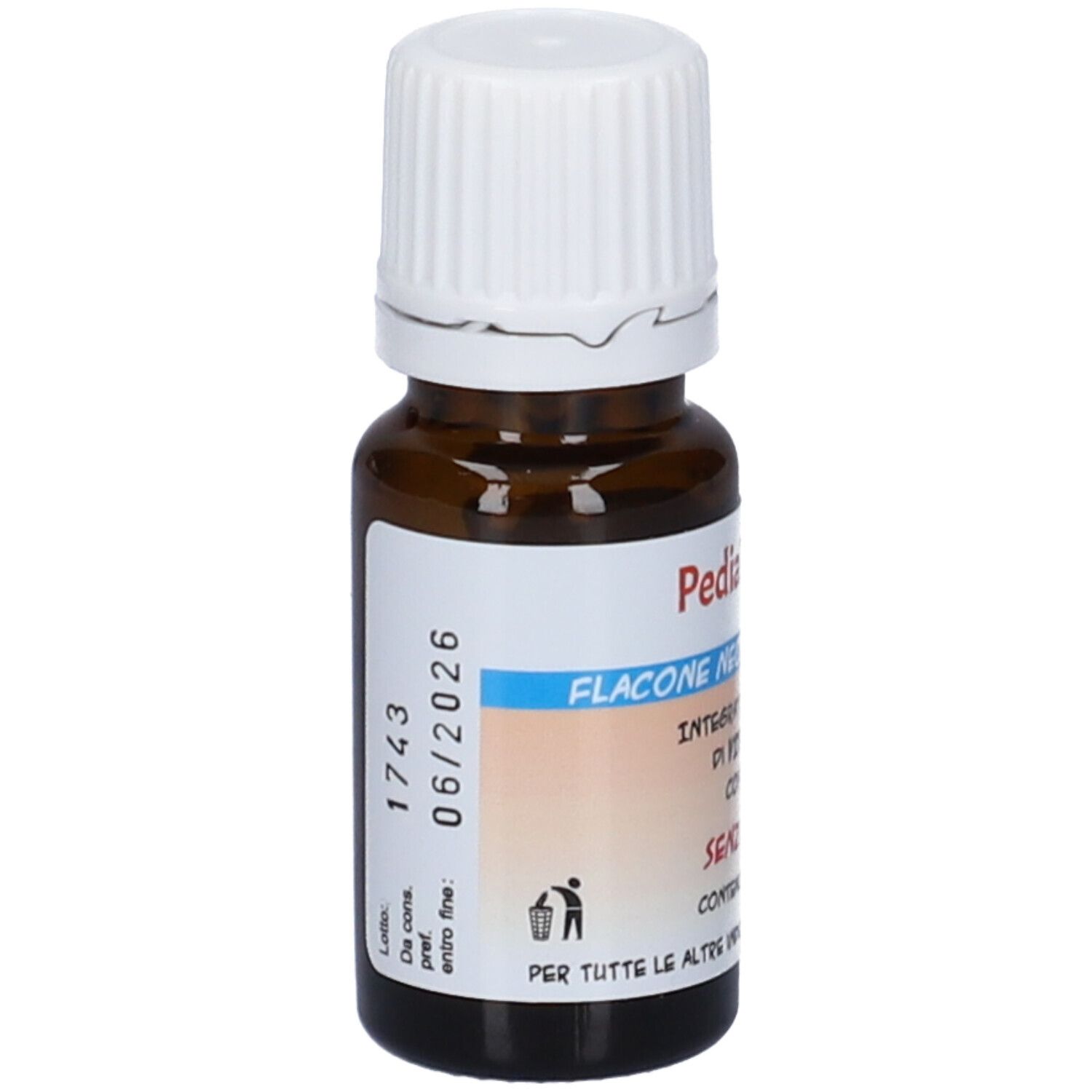 Flacone in vetro marrone PediaTre Fluor Gocce. Etichetta con data di scadenza. Contiene vitamina D3 e fluoro.