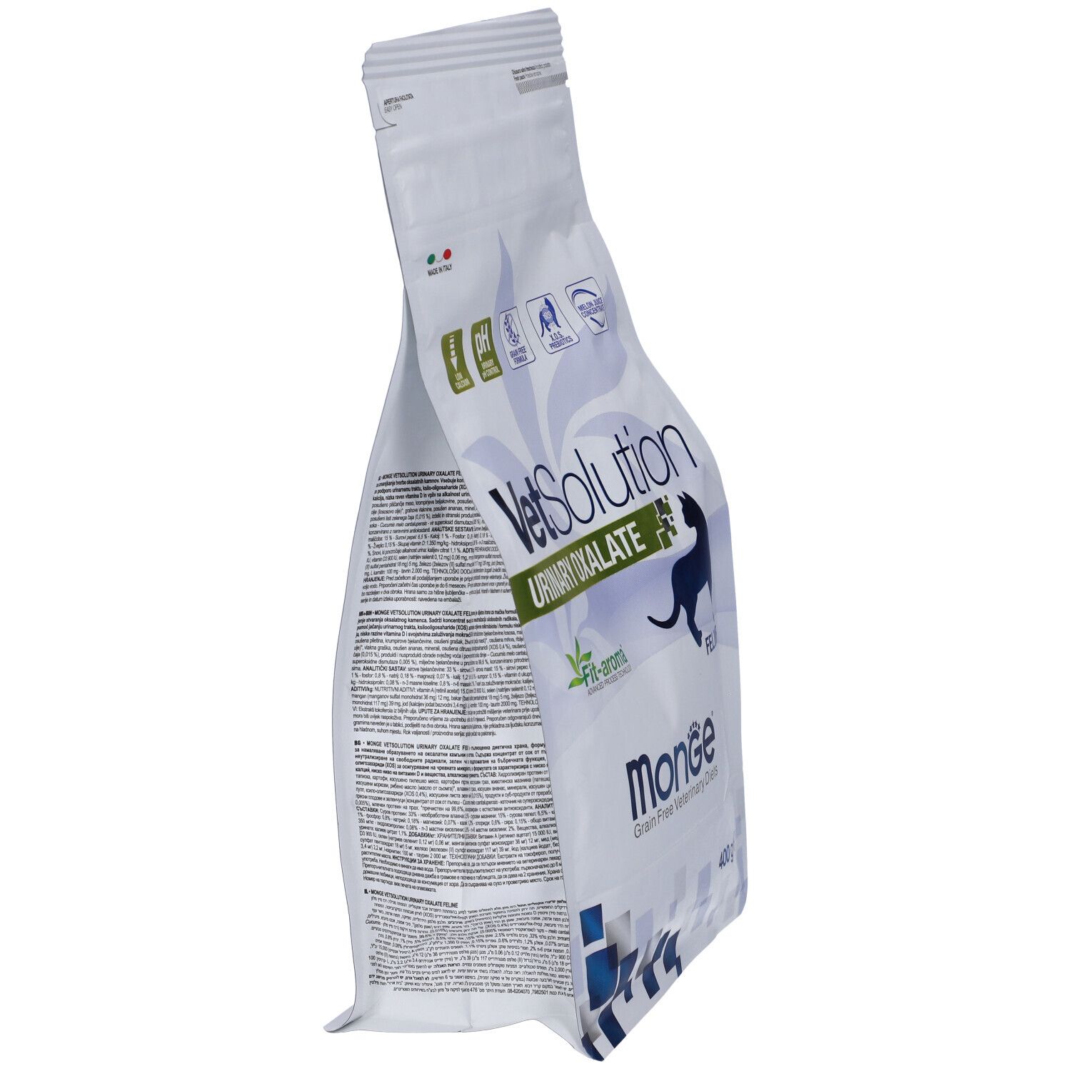 Sacchetto inclinato con informazioni sul prodotto. Marchio VetSolution Urinary Oxalate Feline. Contiene loghi e testo.