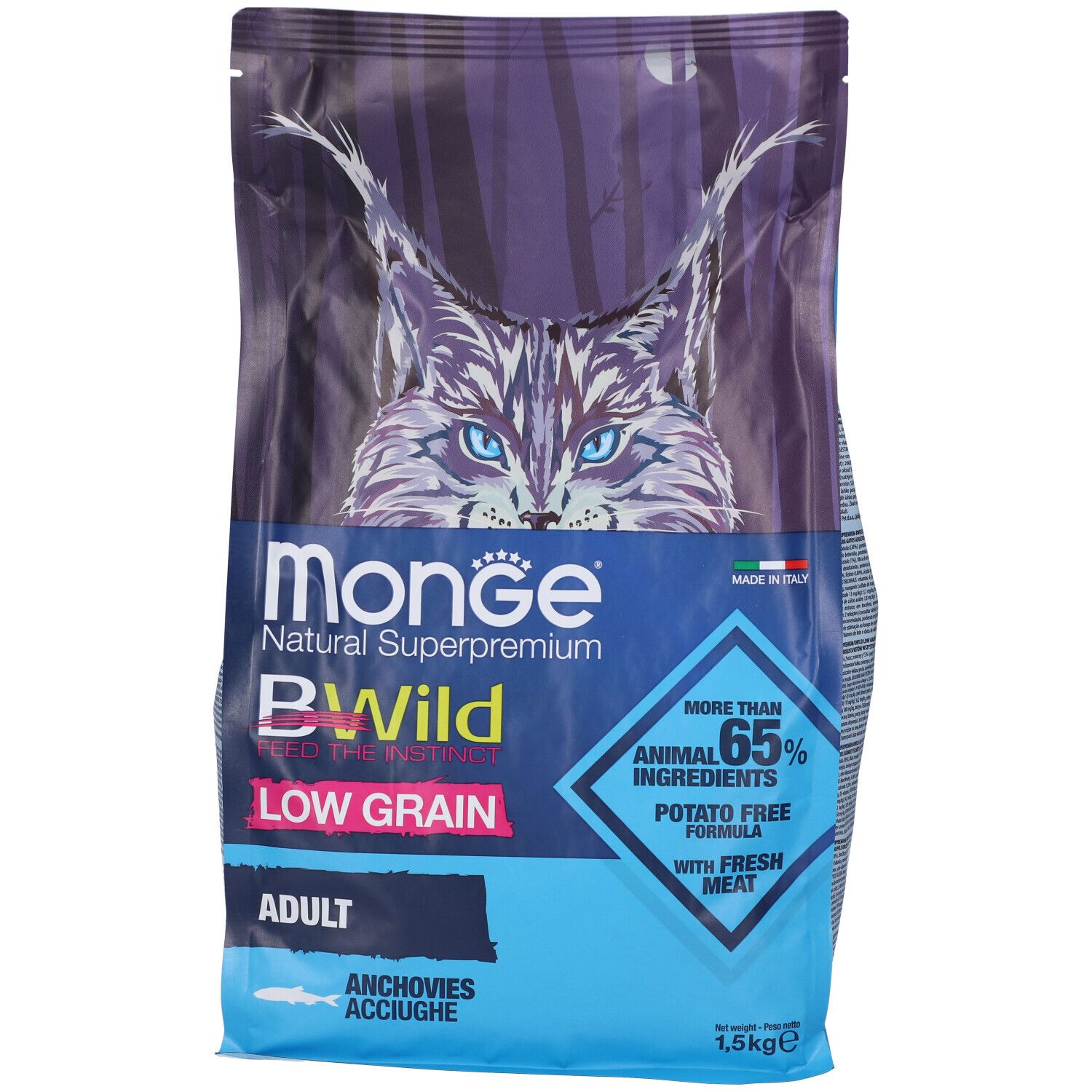Sacchetto di cibo per gatti Monge Bwild Low Grain Adult. Contiene acciughe. Confezione blu con immagine di gatto e informazioni.