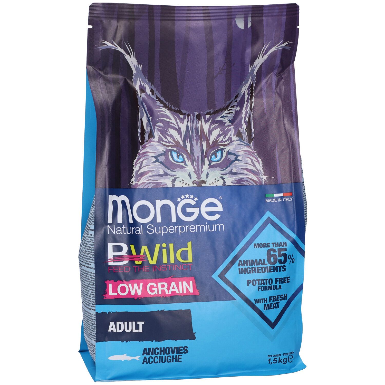 Sacchetto di cibo per gatti Monge Bwild Low Grain Adult. Contiene acciughe. Confezione blu con immagine di gatto e informazioni.