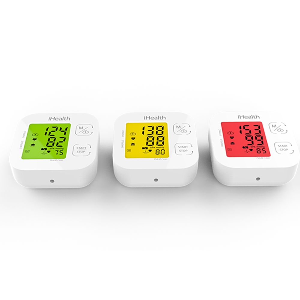 Tre misuratori di pressione. Dispositivi bianchi con display colorati: verde, giallo, rosso. Logo iHealth.