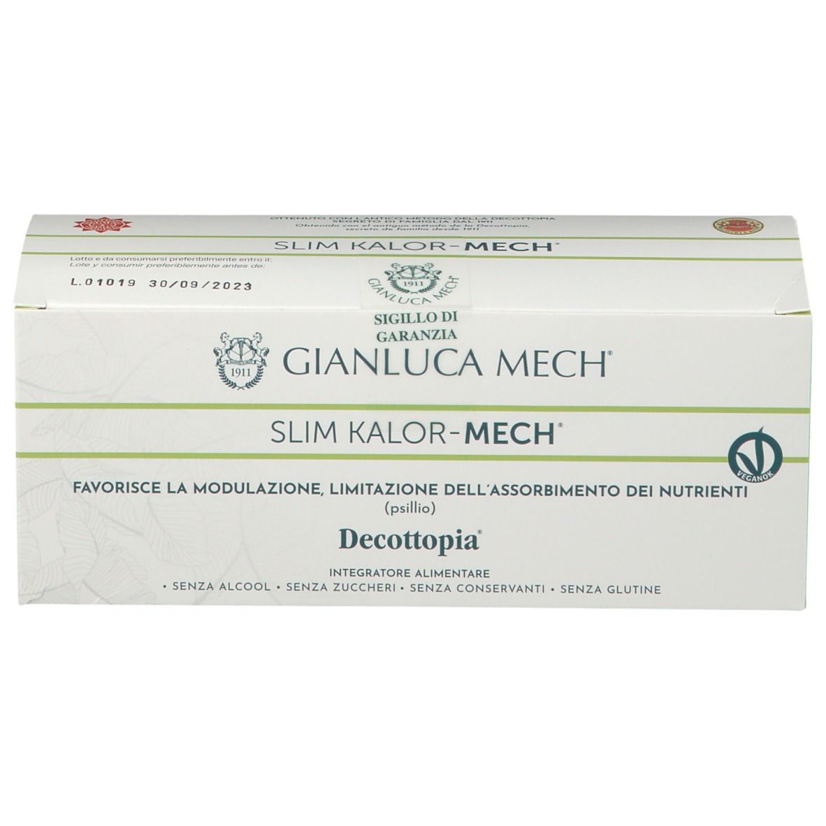 Scatola bianca con dettagli verdi. Scritto: GIANLUCA MECH, SLIM KALOR-MECH, Decottopia. Sigilli e loghi.