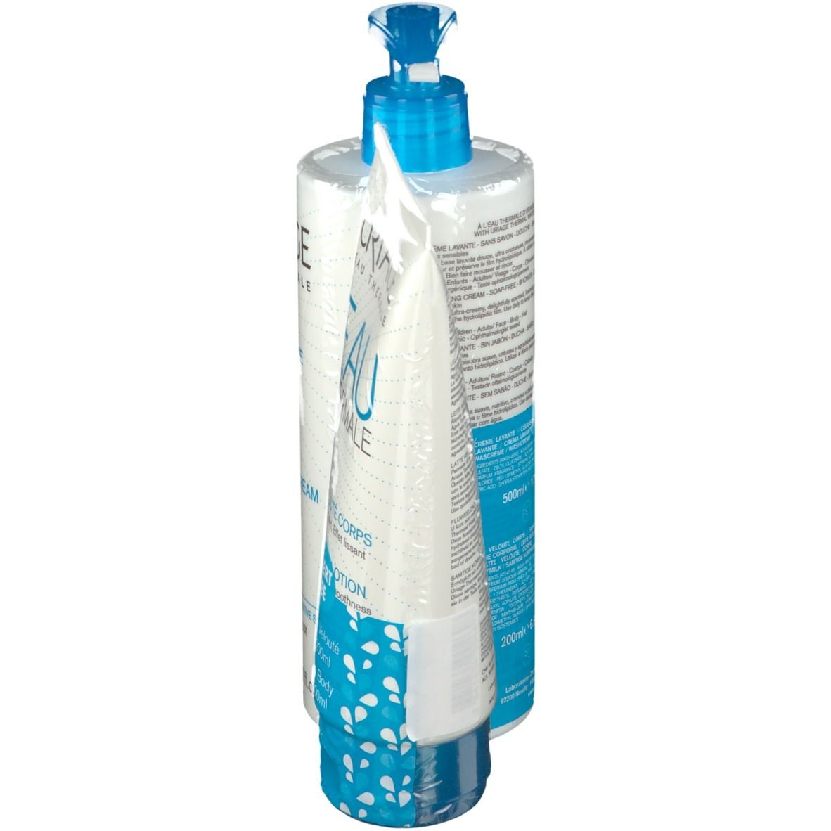 Due prodotti confezionati in pellicola. A sinistra: tubo di latte corpo. A destra: flacone di crema detergente con dosatore blu.