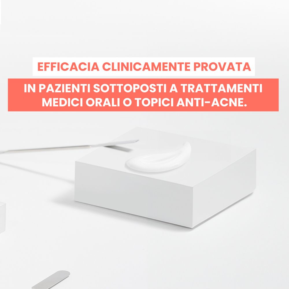 Campione di prodotto Avène Cleanance Hydra su piedistallo bianco.