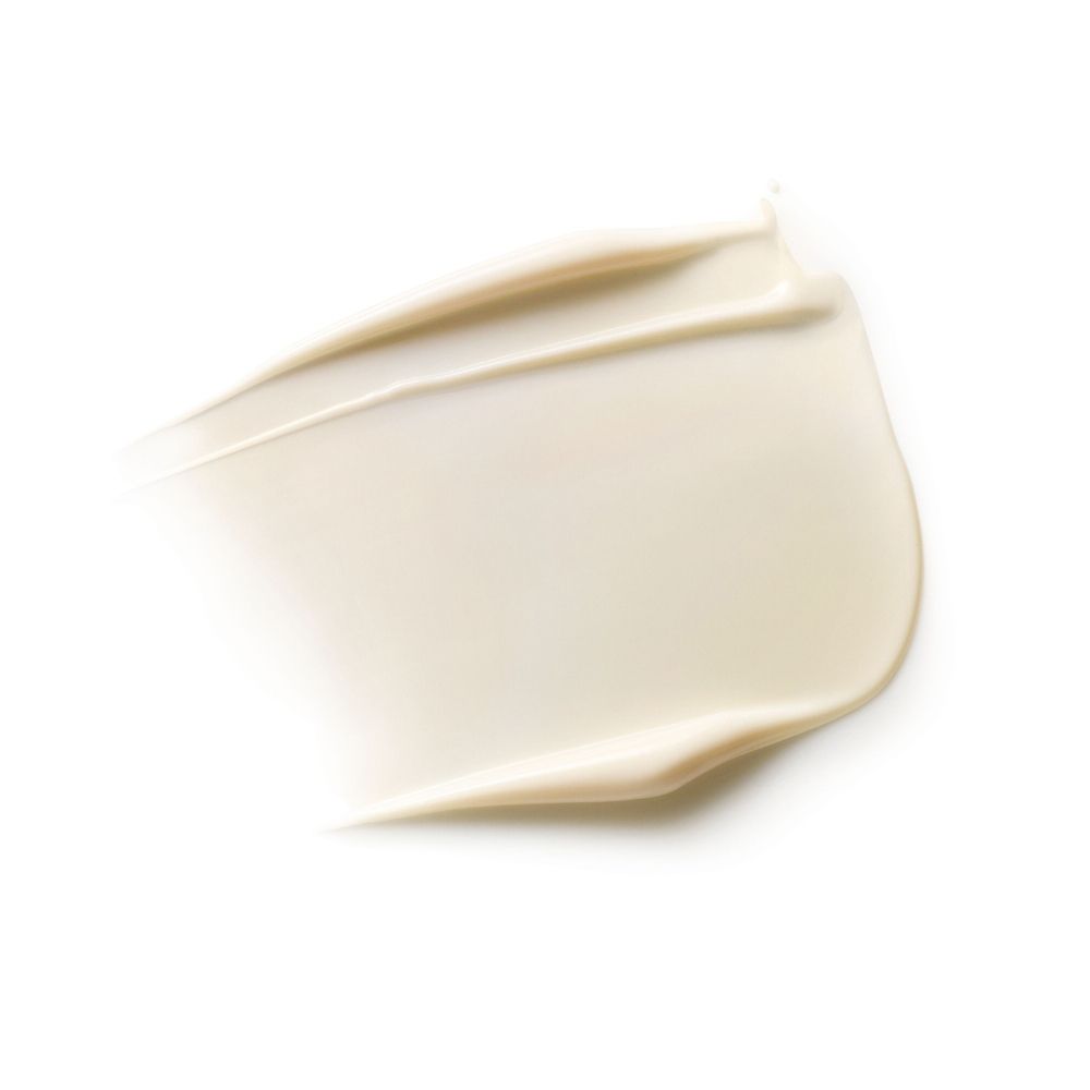 Macchia di crema su sfondo bianco. Texture liscia.