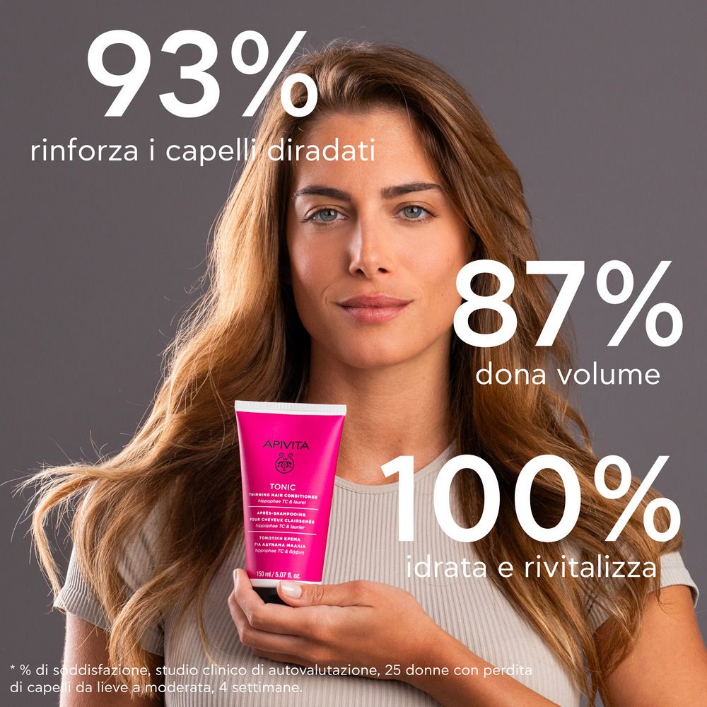 Donna con prodotto. Testo: APIVITA Tonic. Testi: 93% rinforza, 87% dona volume, 100% idrata.