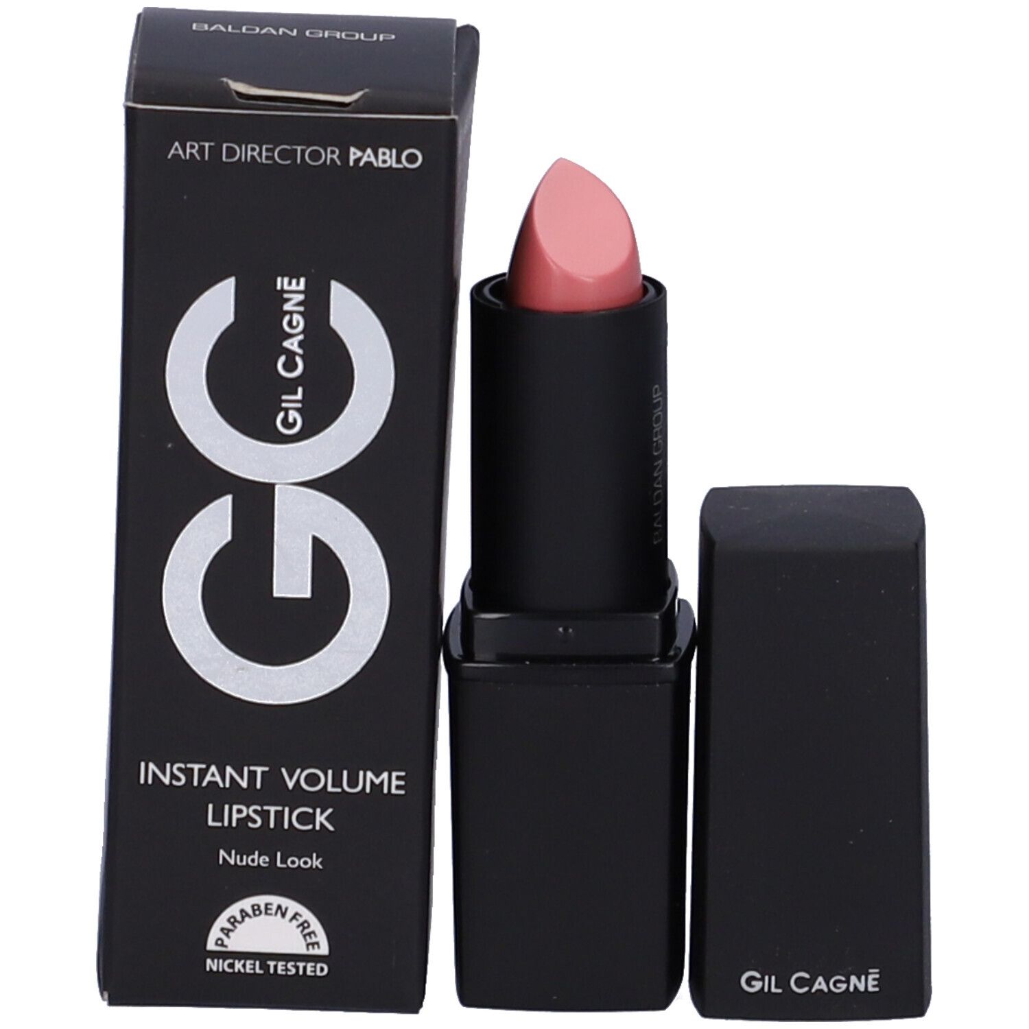 Rossetto rosa chiaro in astuccio nero. Confezione accanto. Sulla confezione è scritto GC, GIL CAGNÉ.