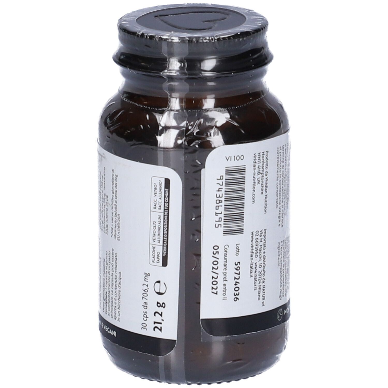 Flacone di vetro marrone con capsule, vista posteriore obliqua. Etichetta con codice a barre, data di scadenza e numero di lotto. 30 capsule, 21,2 g.