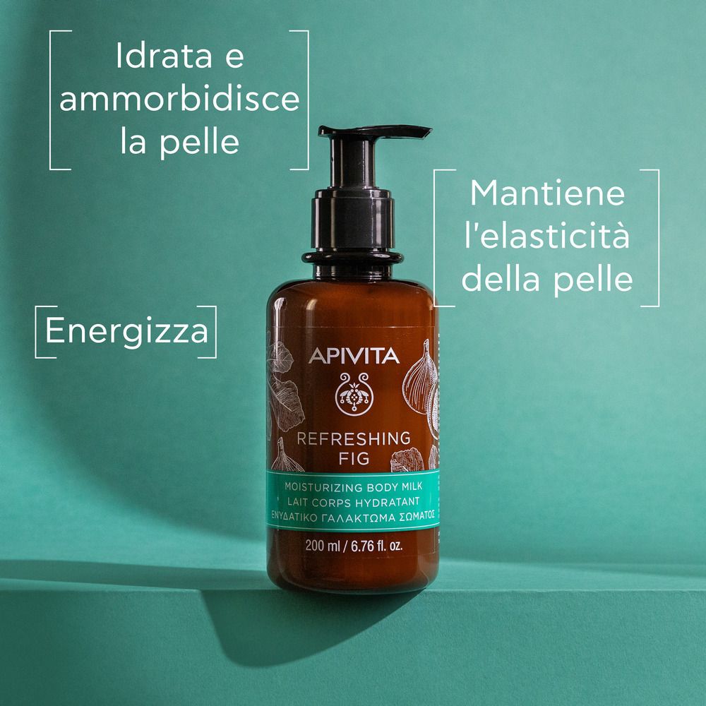 Flacone marrone con dosatore nero. Testo: APIVITA, Refreshing Fig, Moisturizing Body Milk. Campi di testo con proprietà.