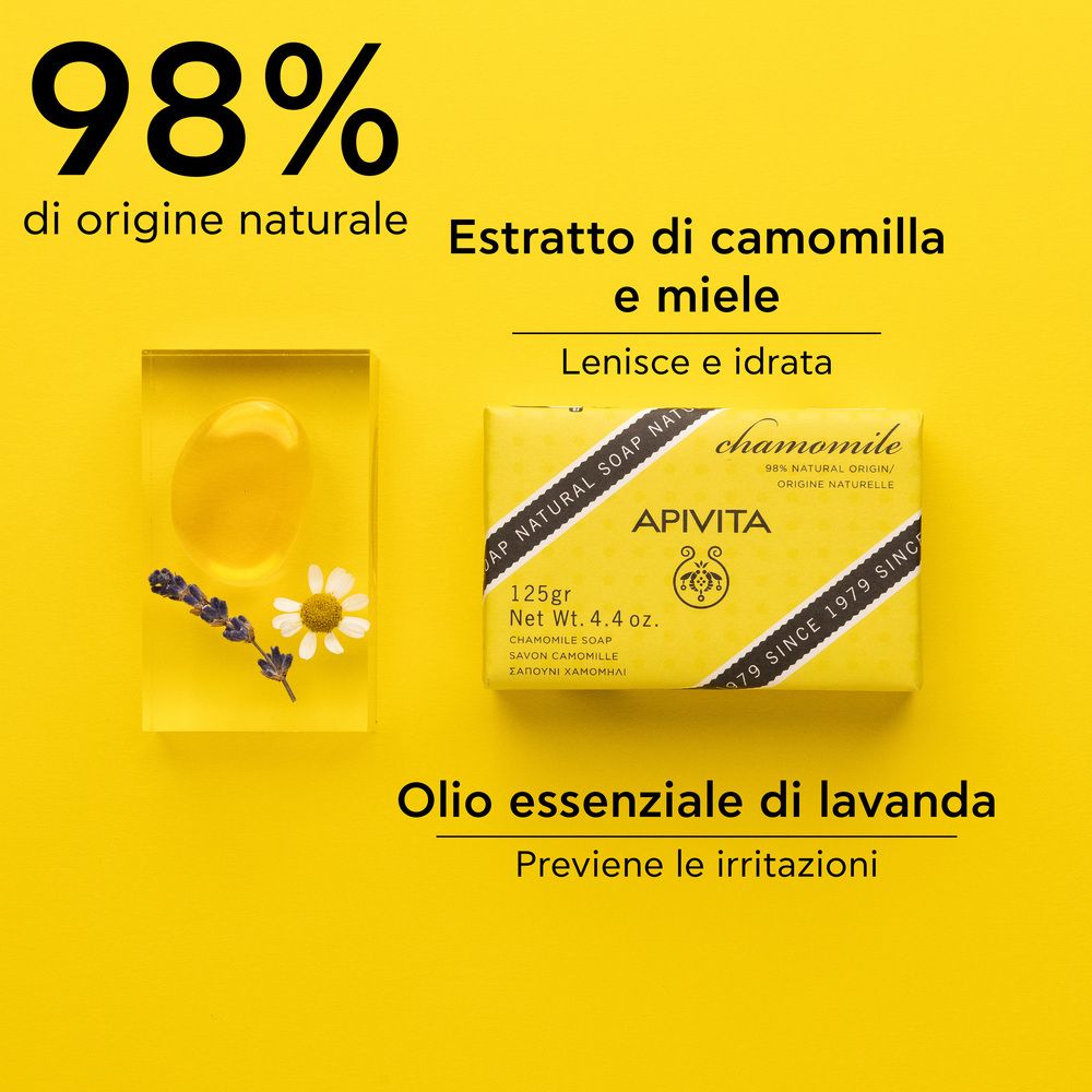 Sapone e ingredienti. Testo: 98% di origine naturale. Camomilla e miele.