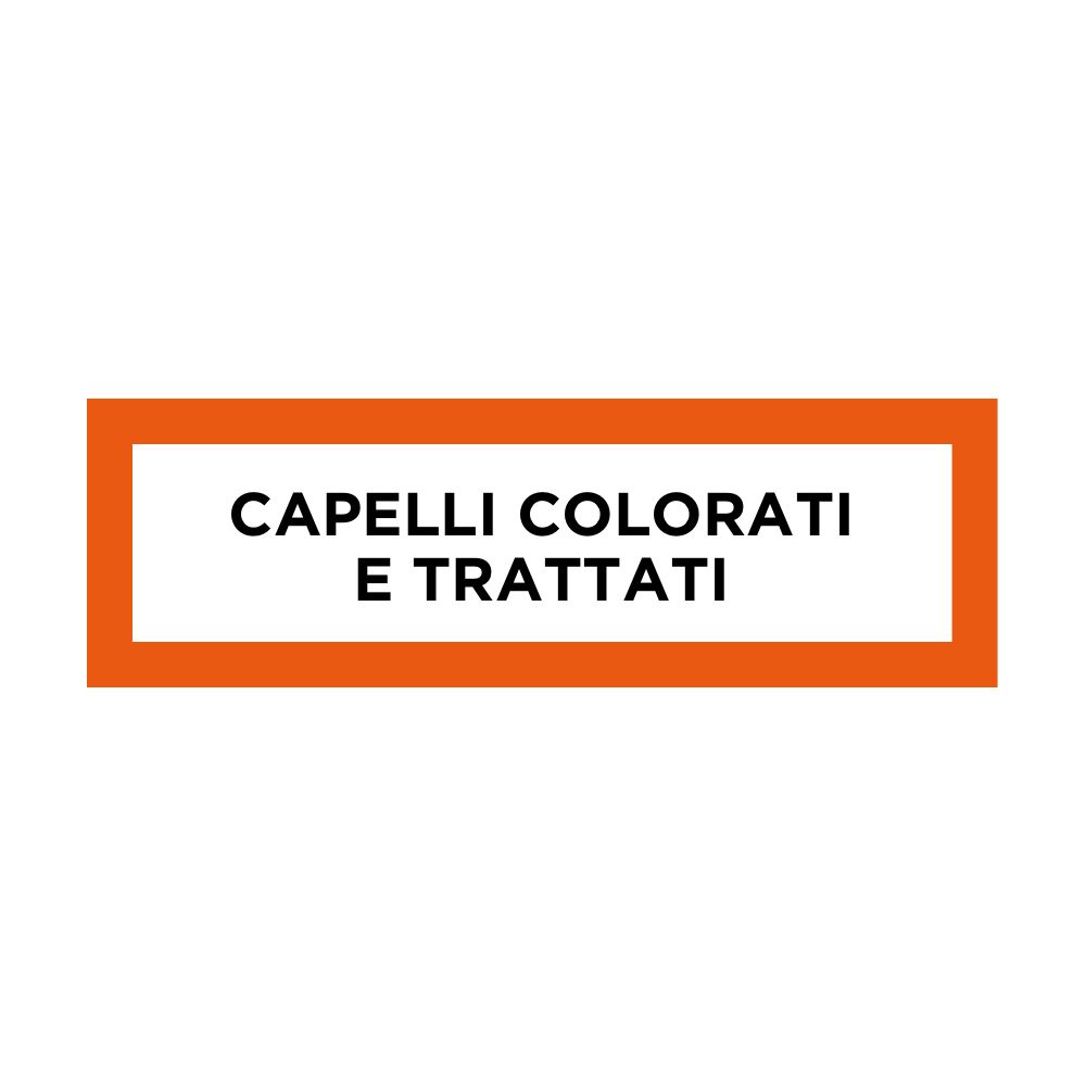 Cartello rettangolare con cornice arancione. Testo: CAPELLI COLORATI E TRATTATI.