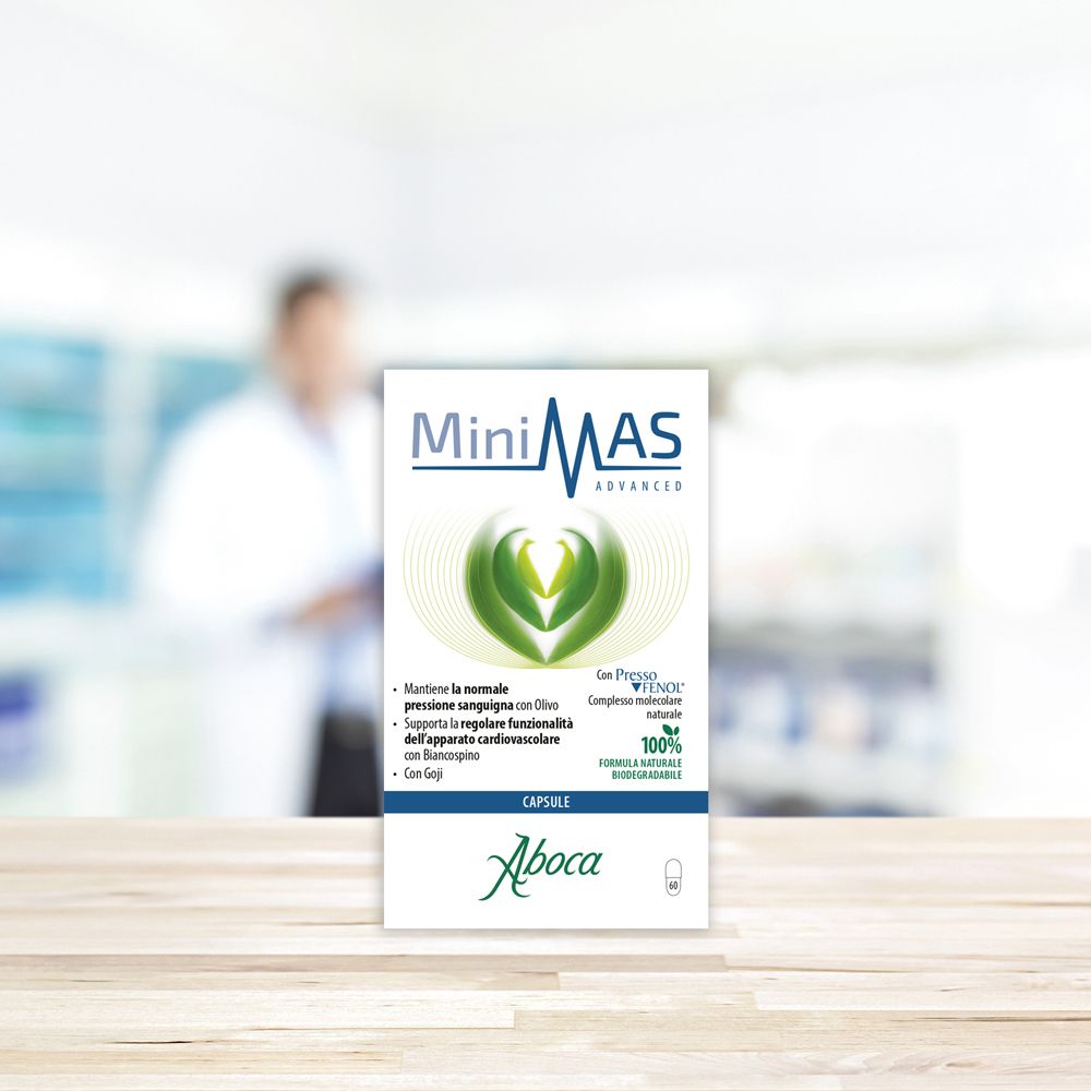Confezione del prodotto su tavolo in legno. Scritta: MiniMAS Advanced, Aboca. Contiene capsule.