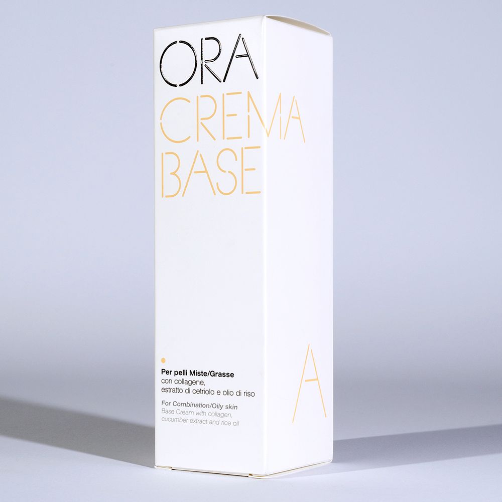 Scatola ORA CREMA BASE. Logo e testo: Per pelli miste/grasse, con collagene, estratto di cetriolo e olio di riso. Bianco con accento giallo.