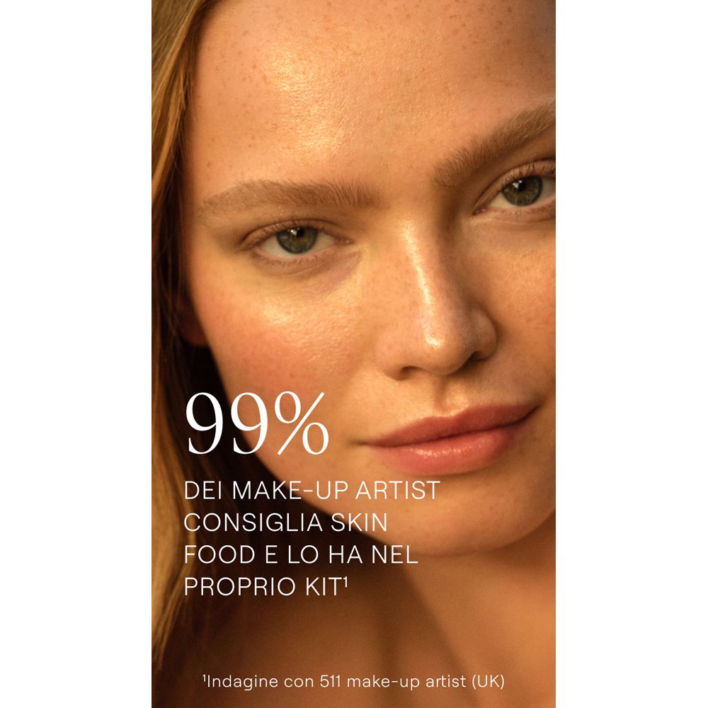Volto di donna. Testo: 99% dei make-up artist consigliano Skin Food. Sfondo: chiaro.