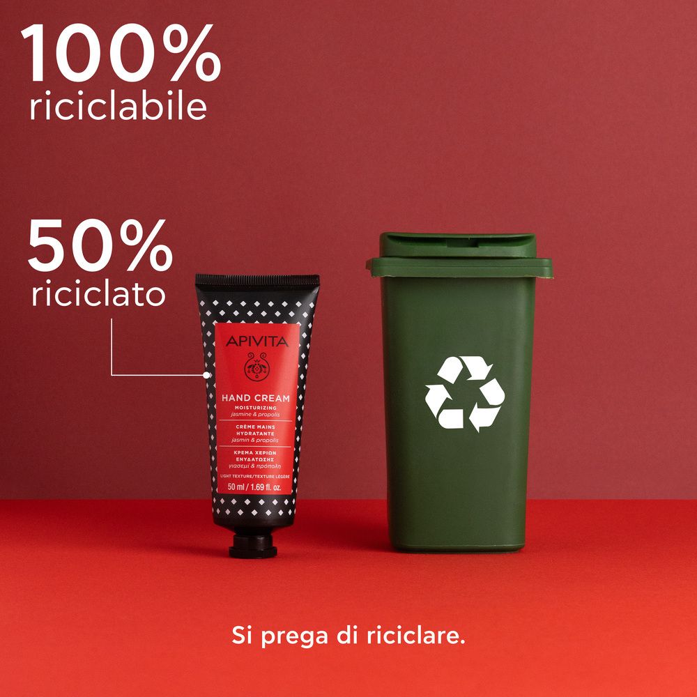 Tubo accanto a un bidone verde. Testo: 100% riciclabile, 50% riciclato. Testo: Si prega di riciclare.