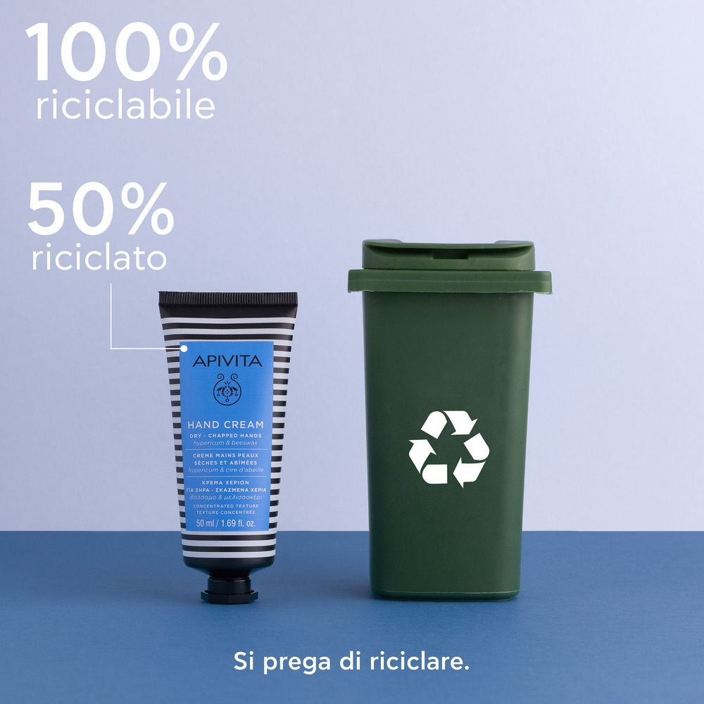 Tubo di crema mani accanto a un cestino. Testo: 100% riciclabile, 50% riciclato. Testo: Si prega di riciclare.