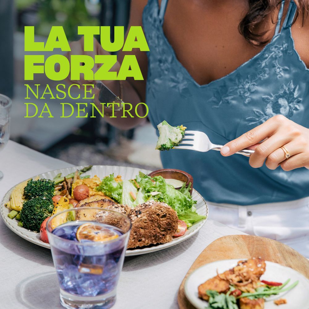 Barattolo bianco con coperchio verde. Swisse Detox, 60 compresse. Contiene carciofo, cardo mariano e curcuma.