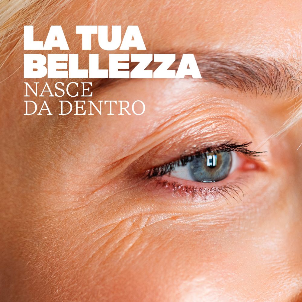 Primo piano di un occhio con rughe. Testo: La tua bellezza nasce da dentro.