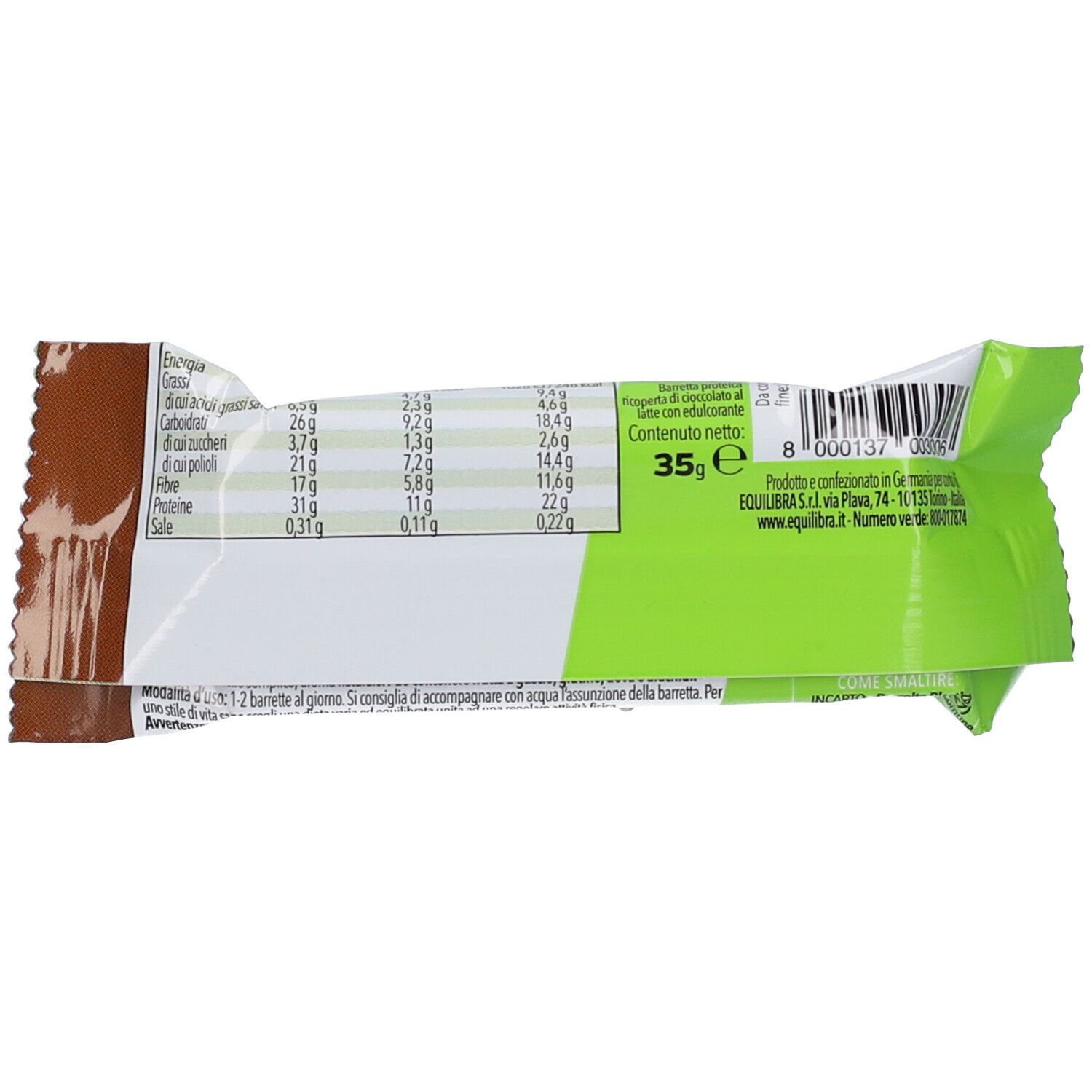 Confezione di una barretta proteica. Retro con informazioni nutrizionali, codice a barre e marchio Equilibra. Confezione verde e bianca.
